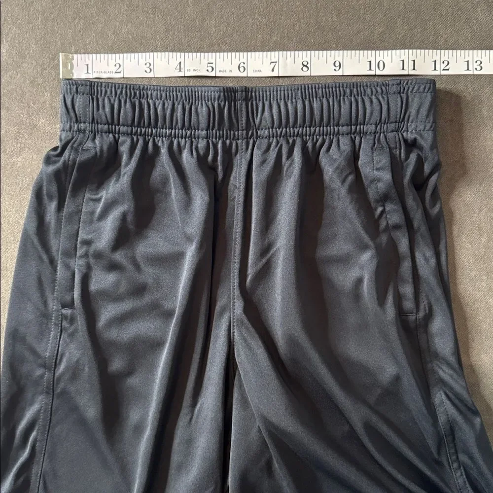 Under Armour Boys Sport Shorts Loose Fit Pockets Drawstring Waist Size M NWT